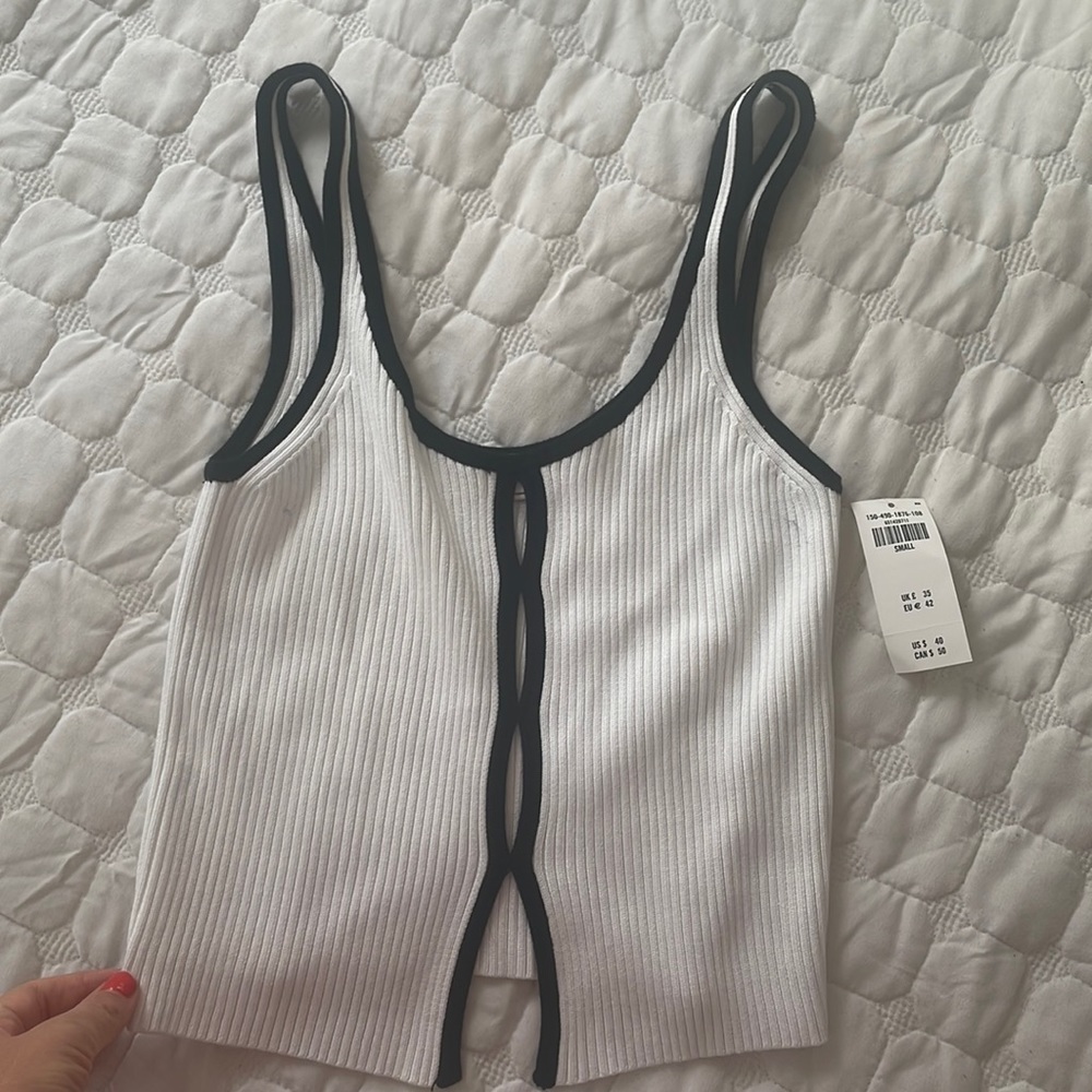 NWT Abercrombie contrast trim tank with cutout detail